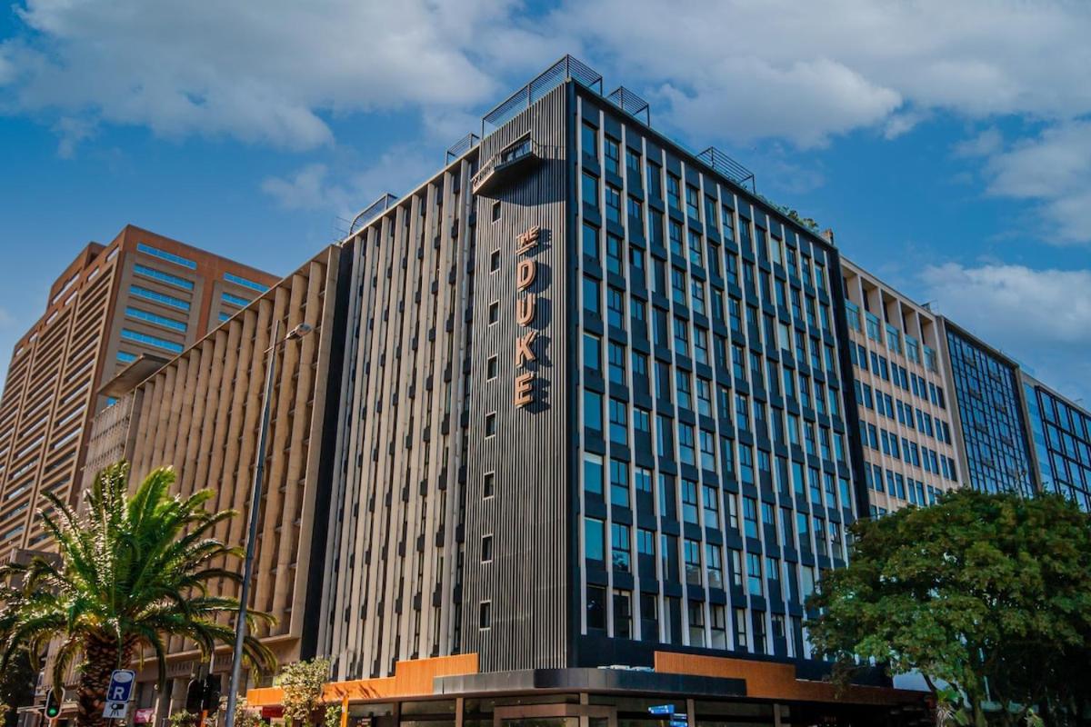 Loadshedding Free, Brand New, Secure, Wifi-pool Apartment *