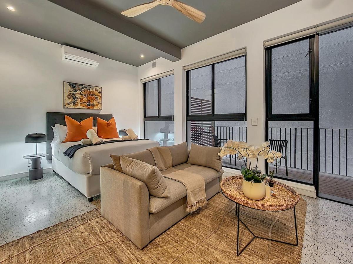 Loadshedding Free, Brand New, Secure, Wifi-pool Apartment